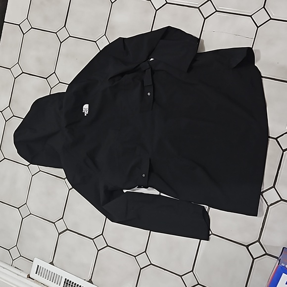 The Northface Hooded, Medium, Black Dryvent lightweight jacket. - Picture 11 of 16